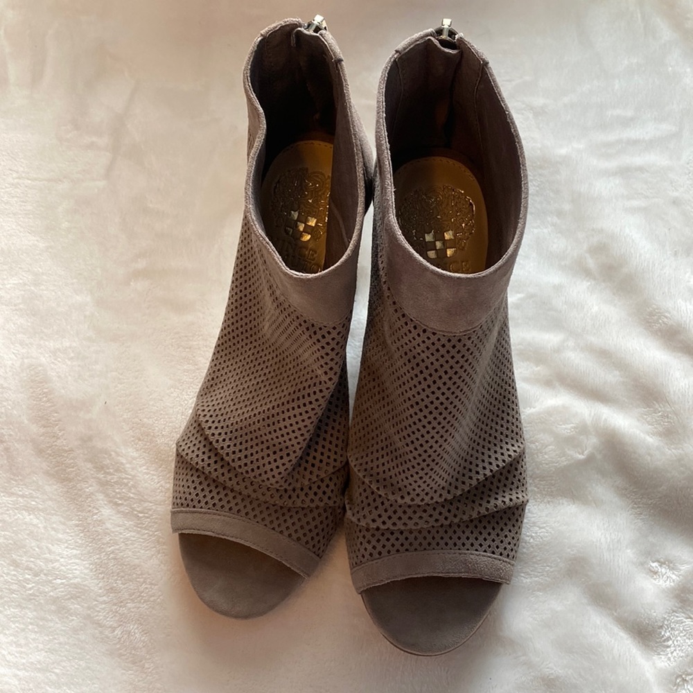 NWT in box Vince Camuto Cosima